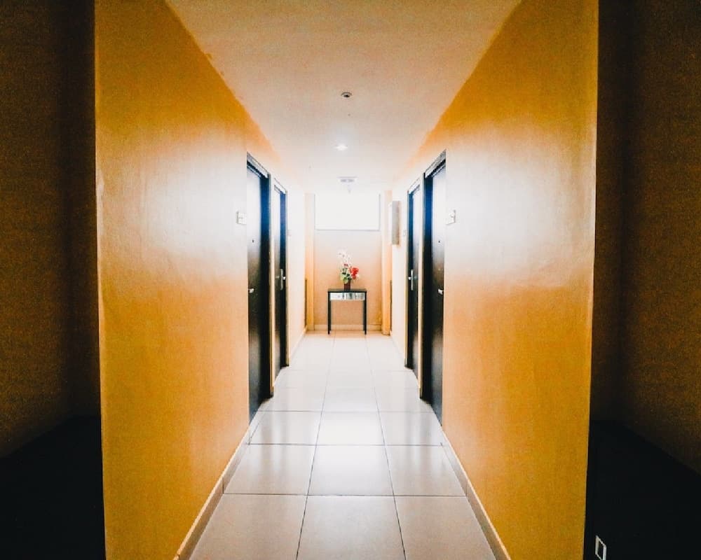 RedDoorz Plus near Cambridge City Square