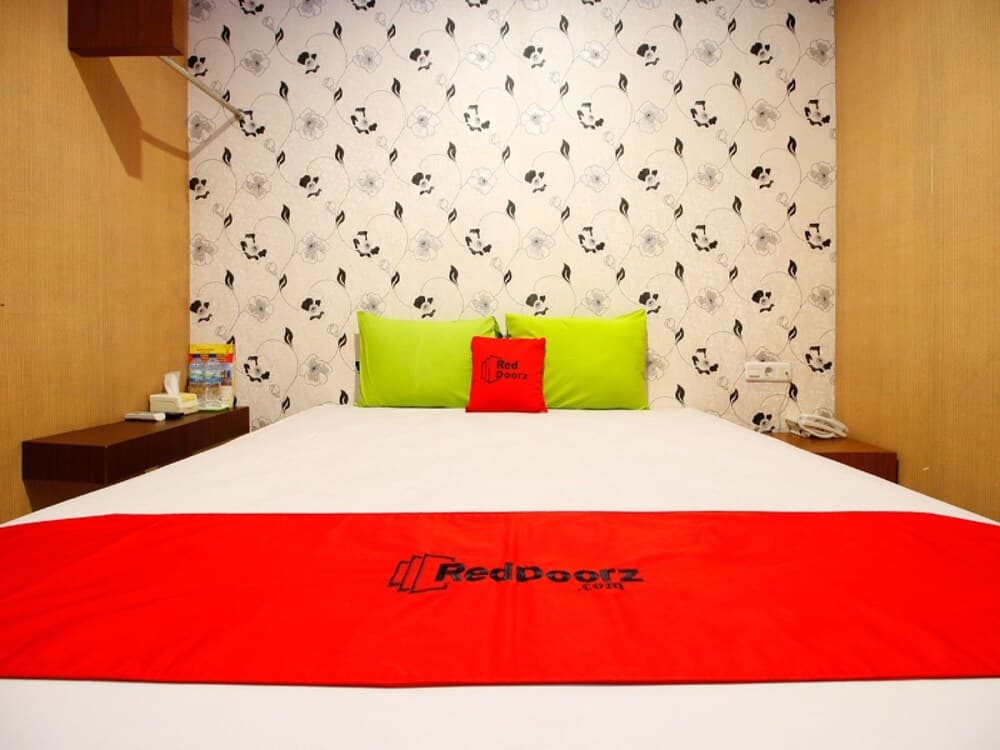 RedDoorz Plus near Pelabuhan Makassar