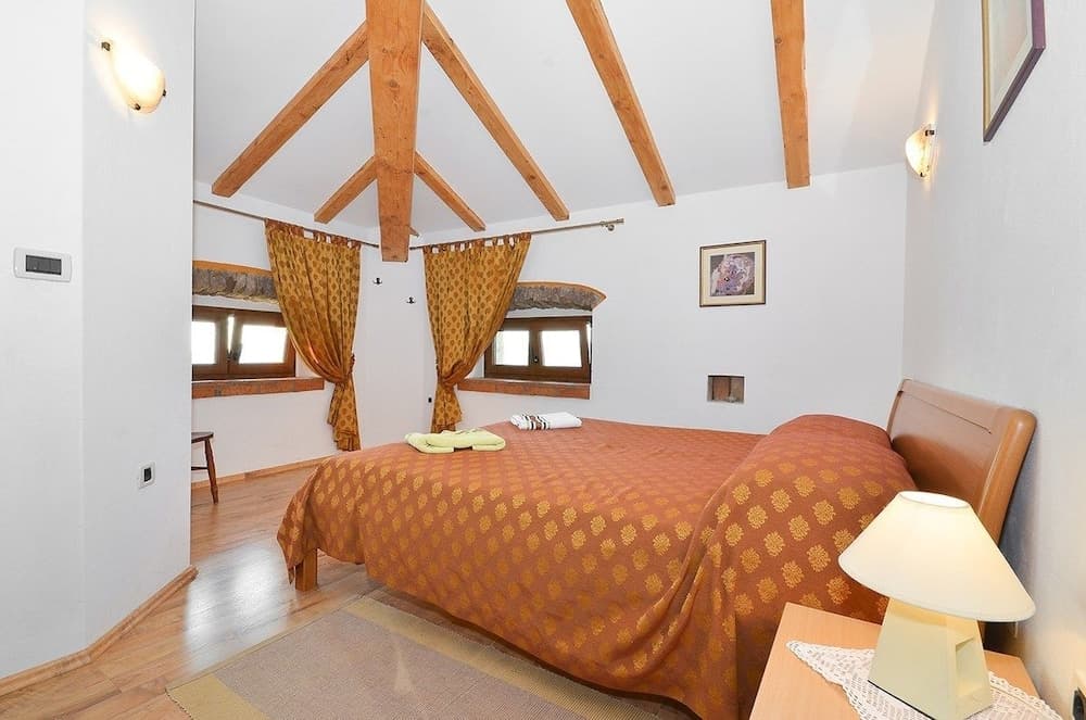 Bella Vista Apartments