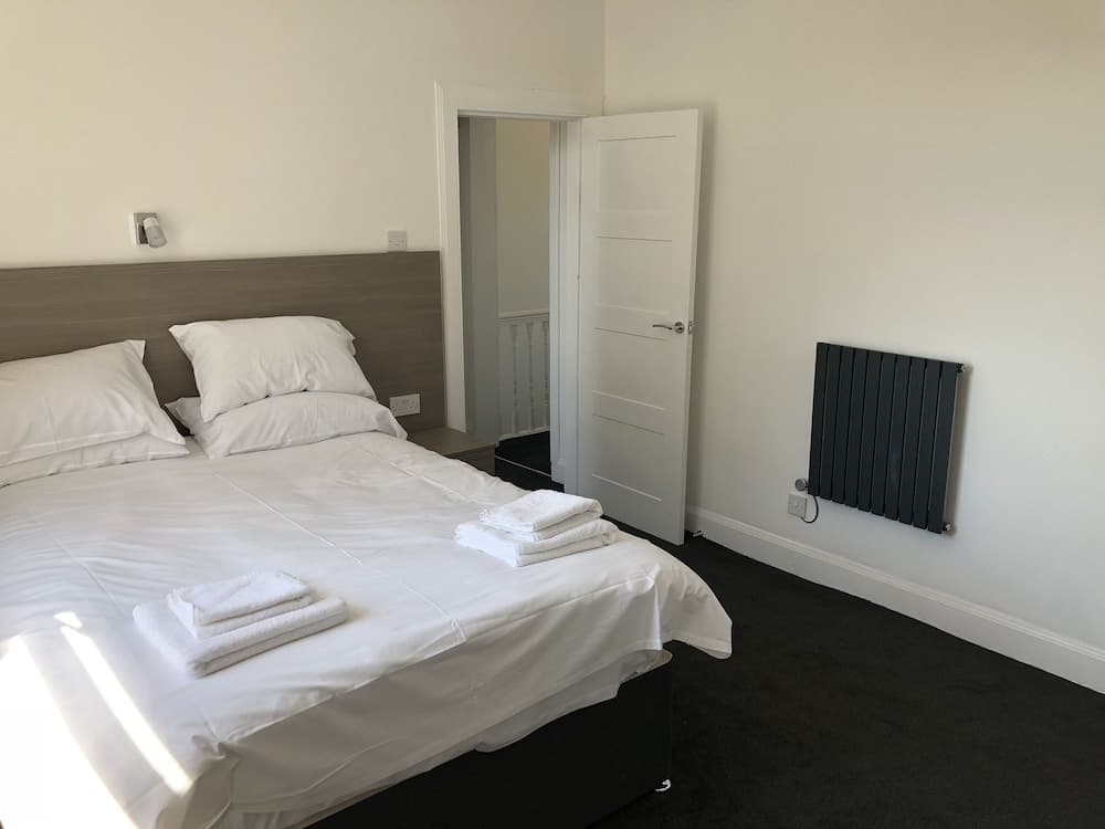 Glasgow Airport Holiday Home