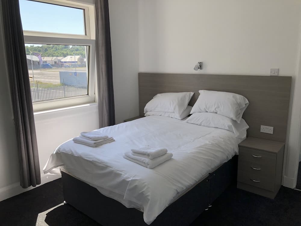 Glasgow Airport Holiday Home