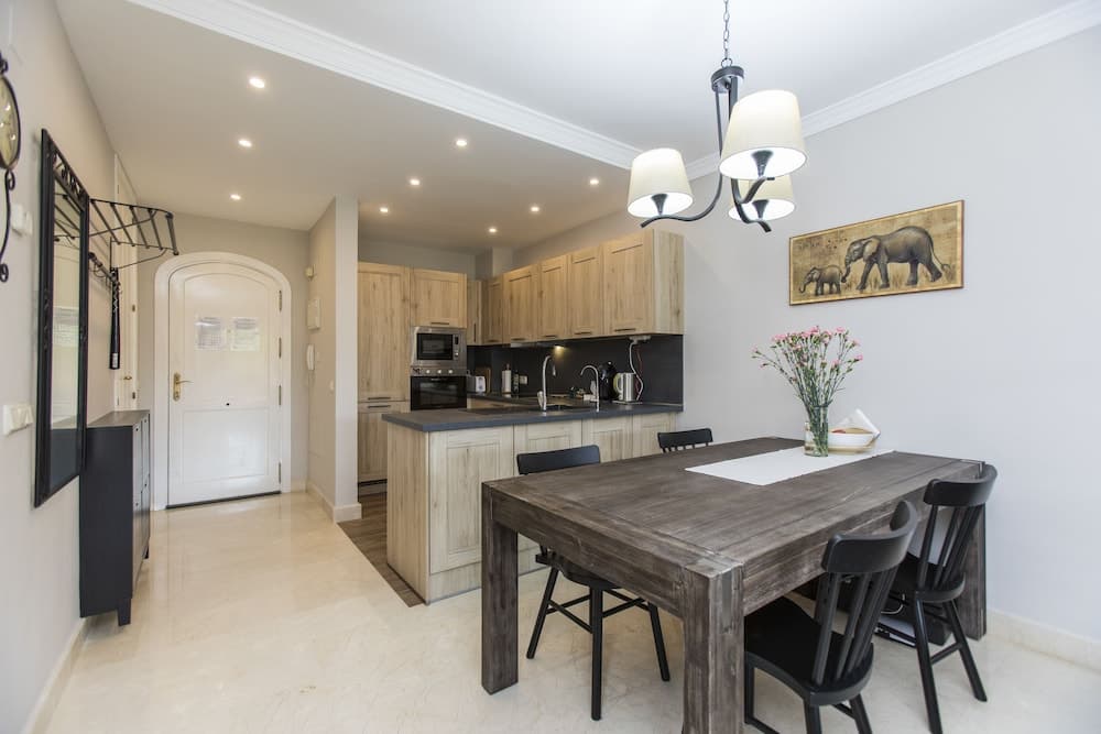 Perfect Location Between Golf and Beach