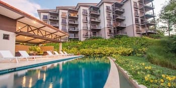 Luxury Condo with Sea View