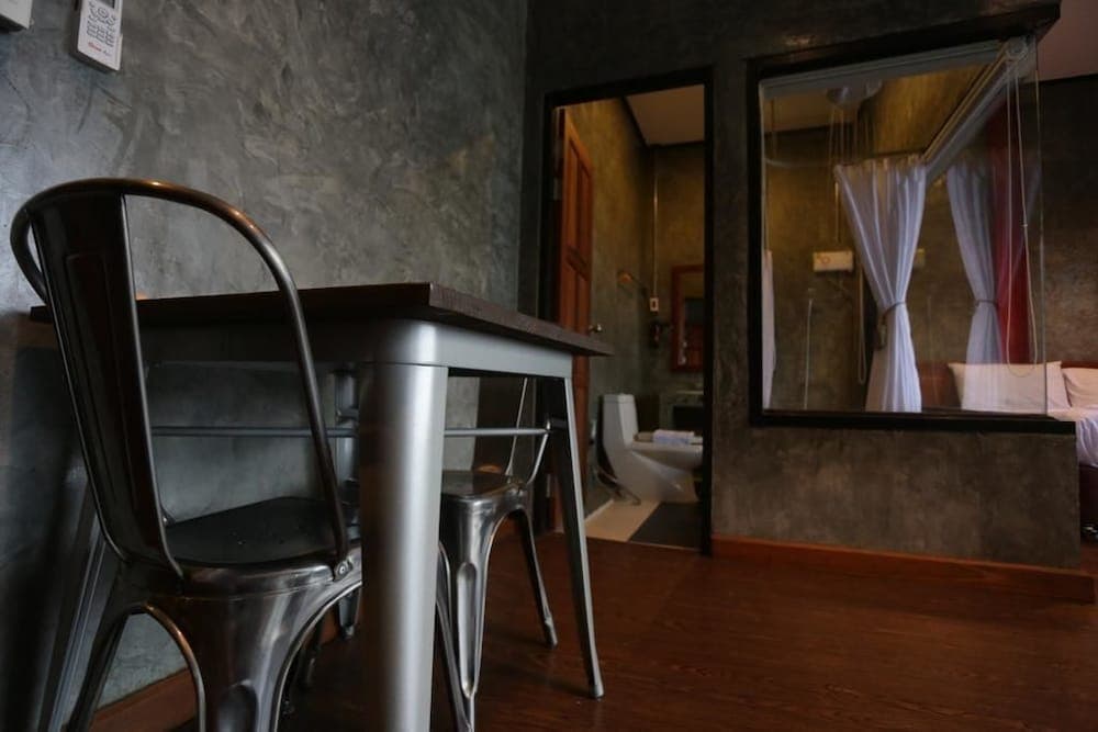 One Four Seven Hotel & Snooker Bar