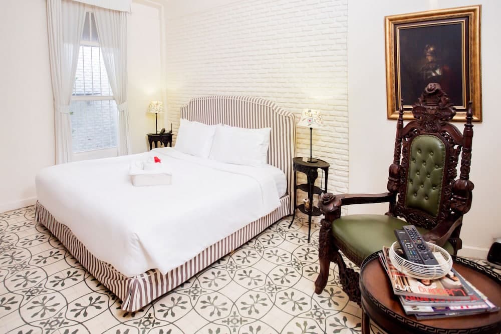 The Hen Hua Hin Private Beach Villa