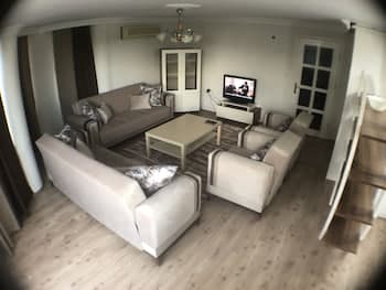 Bursa Larimar Apartments