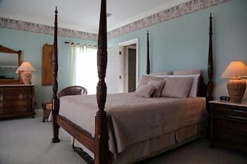 H Blue Atlantis 6 Bedroom Home by RedAwning