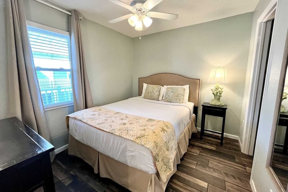 Sunrise Ge 212 2 Bedroom Condo by RedAwning