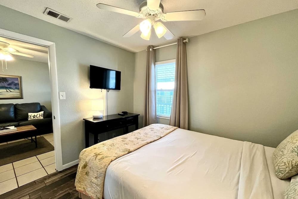 Sunrise Ge 212 2 Bedroom Condo by RedAwning