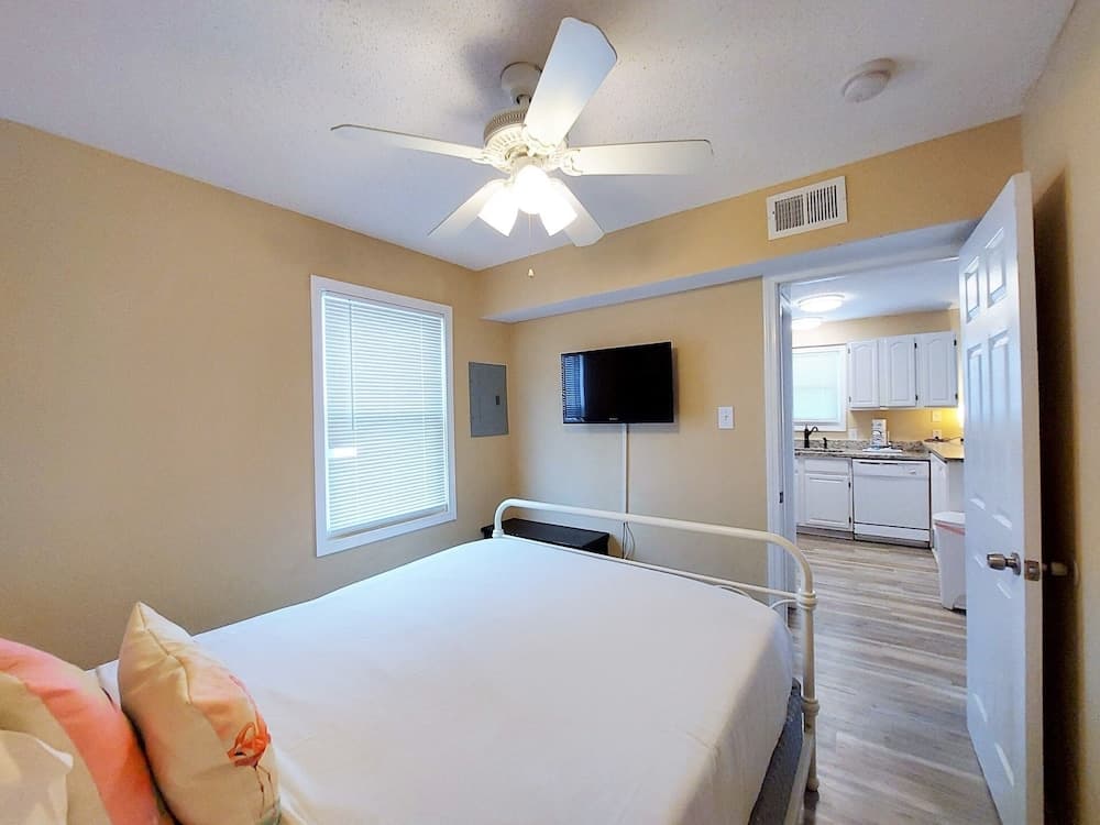 Sunrise Ge 110 2 Bedroom Condo by RedAwning