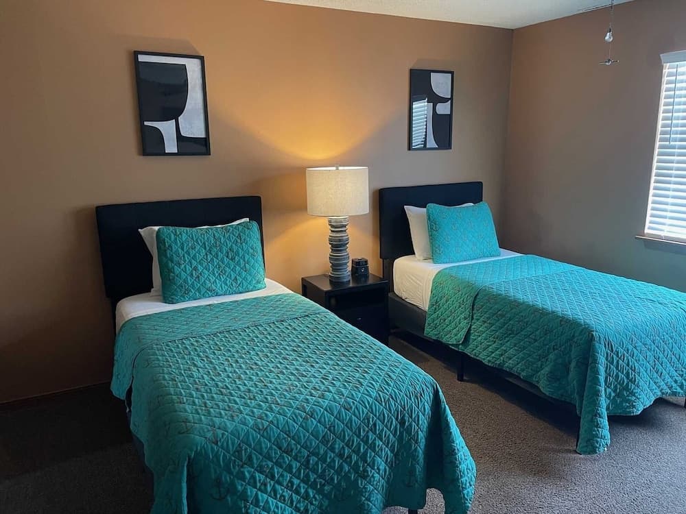 H Oz-Toto 3 Bedroom Home by RedAwning