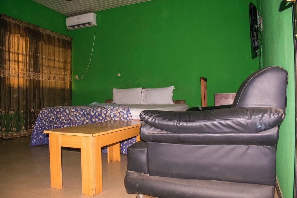 Jolac Hotel And Suites