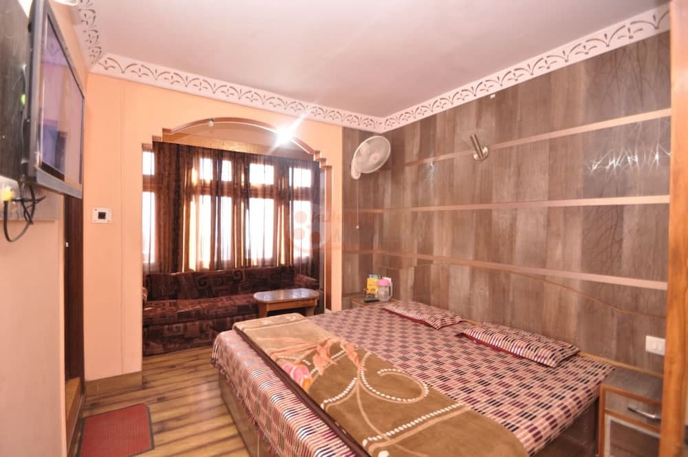 Hotel Sidharth Regency