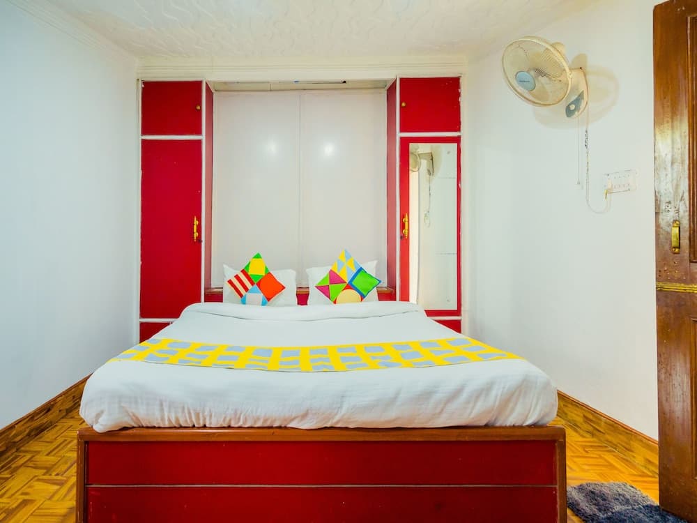 OYO 13693 Home Royal Wood 3BHK Mall Road