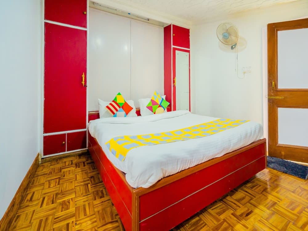 OYO 13693 Home Royal Wood 3BHK Mall Road