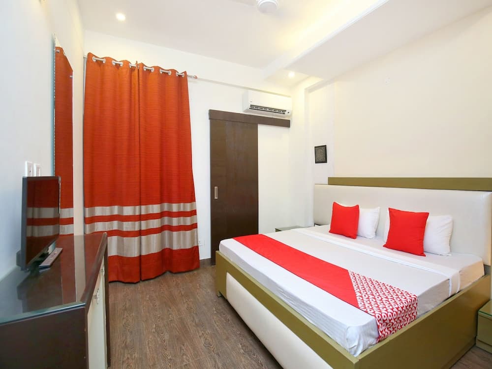 OYO 14186 Royal lake suites