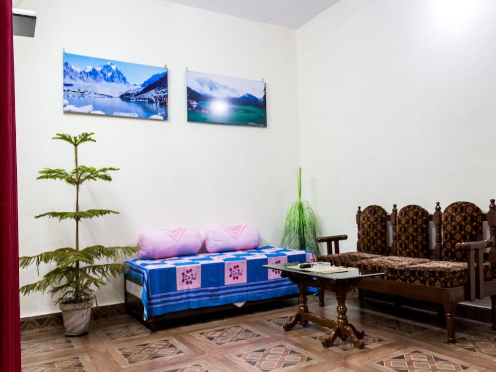 OYO 14061 Home Exotic 1BHK Khanyara Road