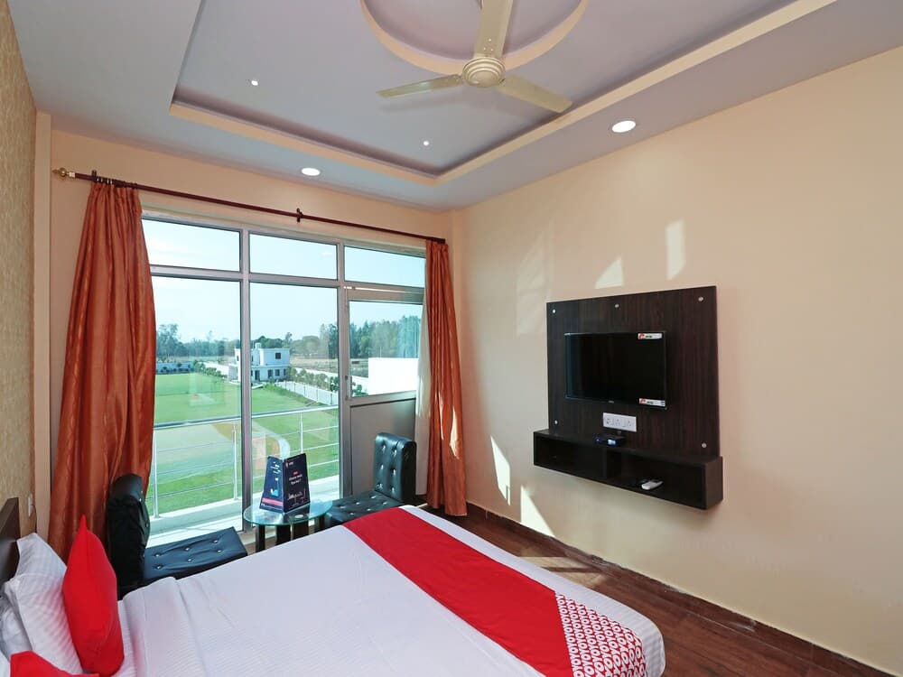 OYO 13483 Hotel Aradhya's