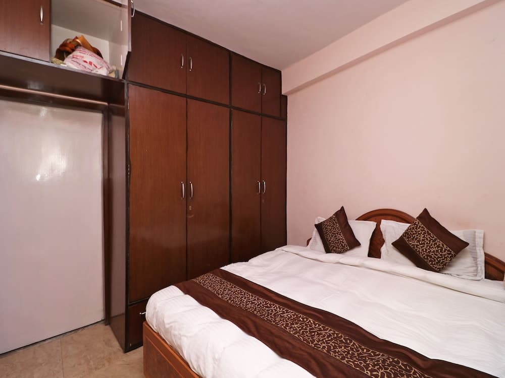 OYO 14125 Home Hill View 2BHK Clock Tower