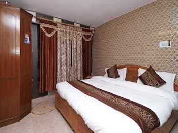 OYO 14125 Home Hill View 2BHK Clock Tower