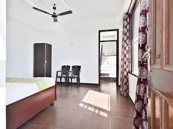 OYO 13878 Home Spacious 3BHK Kumarhatti