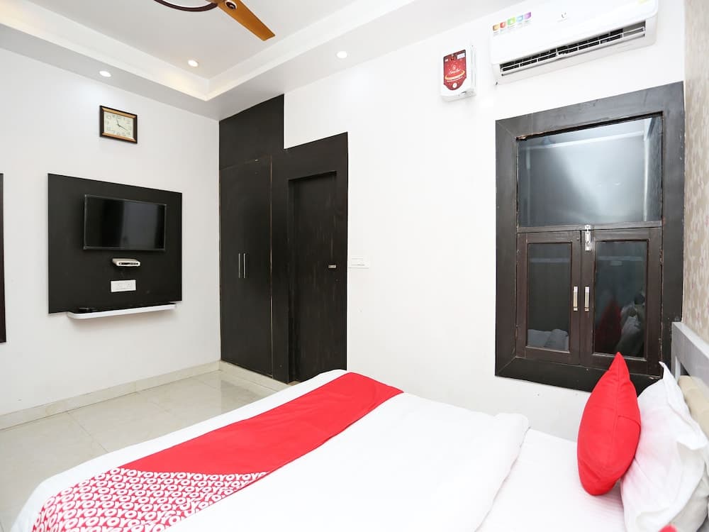 OYO 13576 Hotel Residency