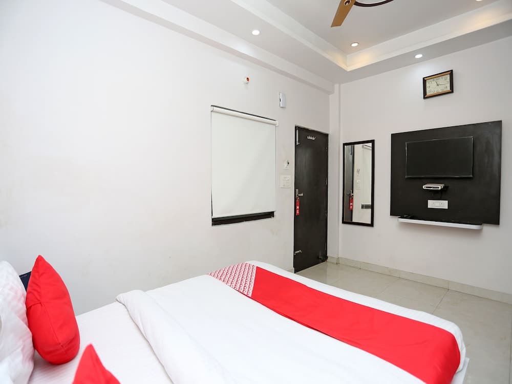OYO 13576 Hotel Residency