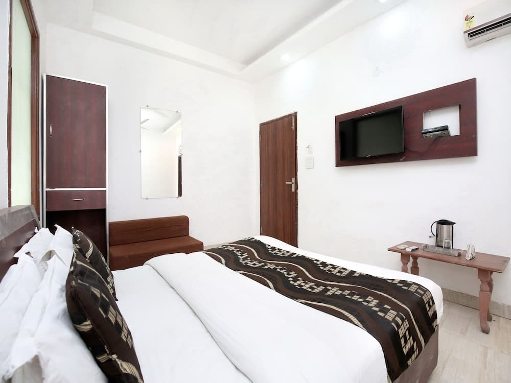 OYO 14515 Hotel Paras Regency