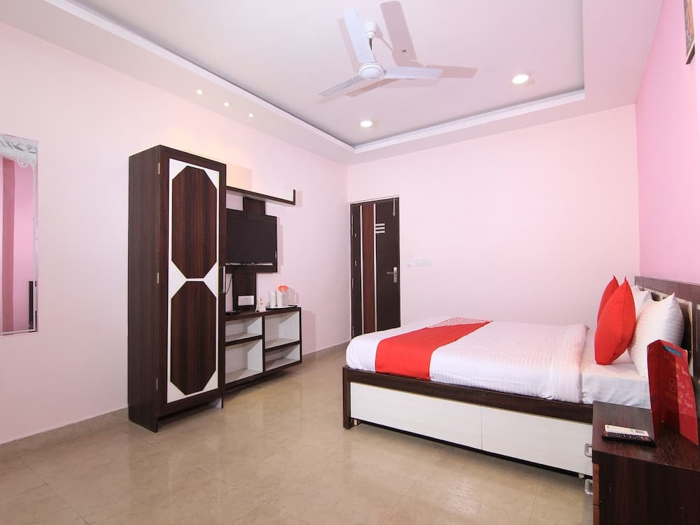 OYO 14615 Aastha Krishna Dham