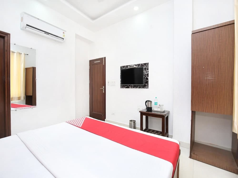 OYO 15652 Hotel 51