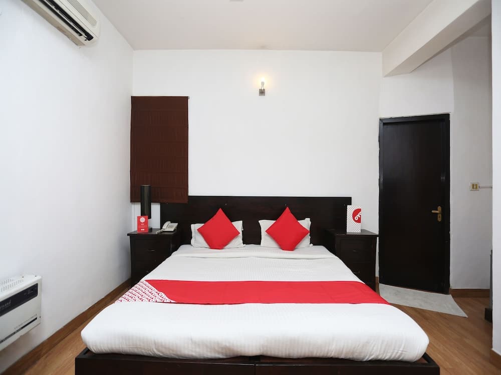 OYO 14999 Crossroads Woodbridge