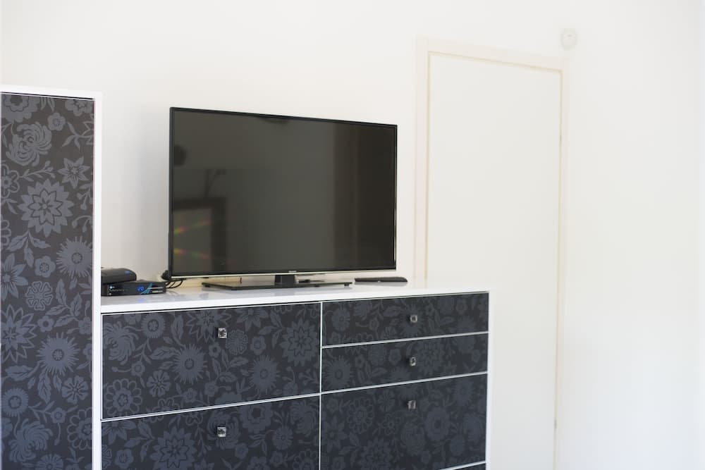 Villa in TLV with a BIG YARD and POOL