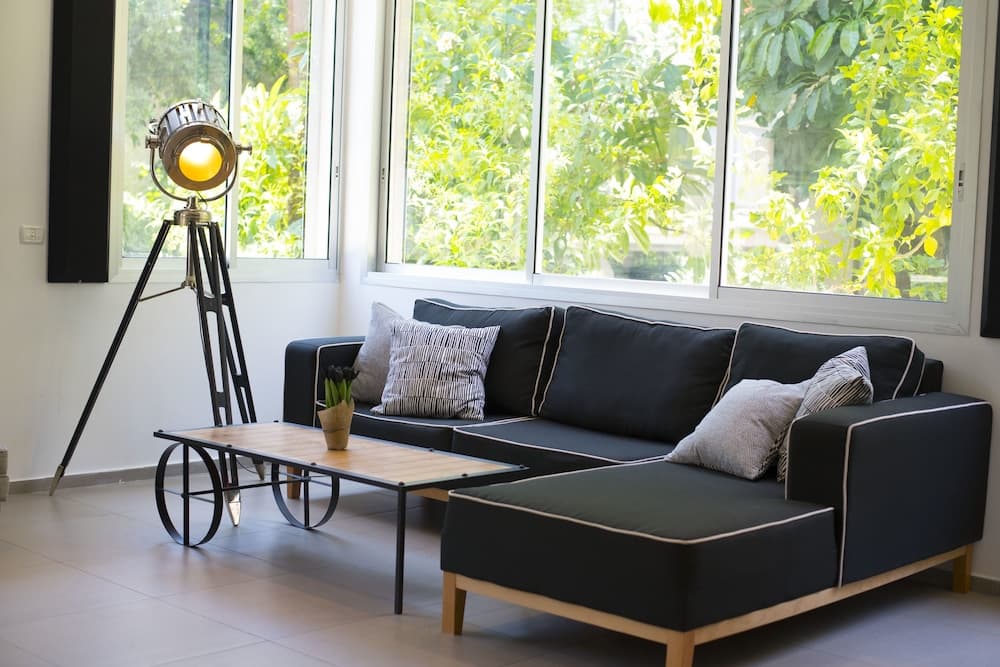 Villa in TLV with a BIG YARD and POOL