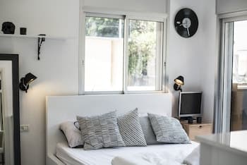 Villa in TLV with a BIG YARD and POOL