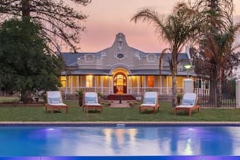 Bakenskraal Ostrich Palace