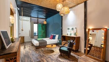 HoLo Opera Saigon Serviced HomeStay