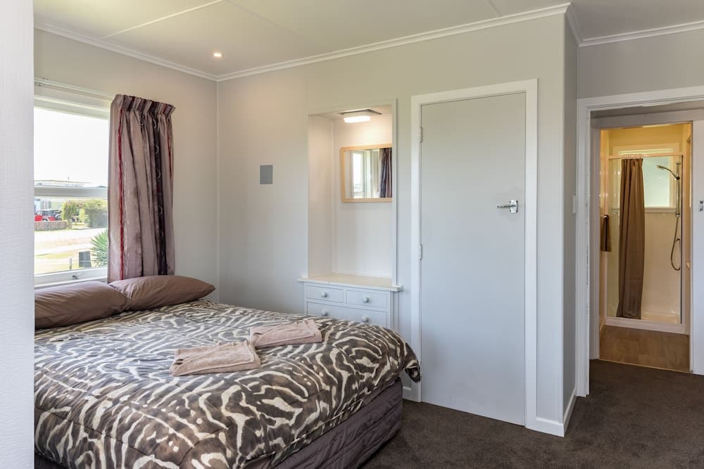 Waitangi Beach Bach 30B