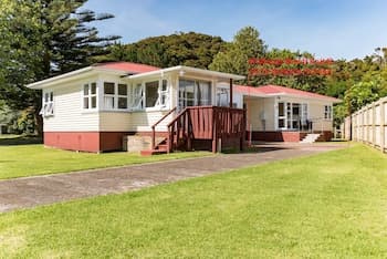 Waitangi Beach Bach 30B