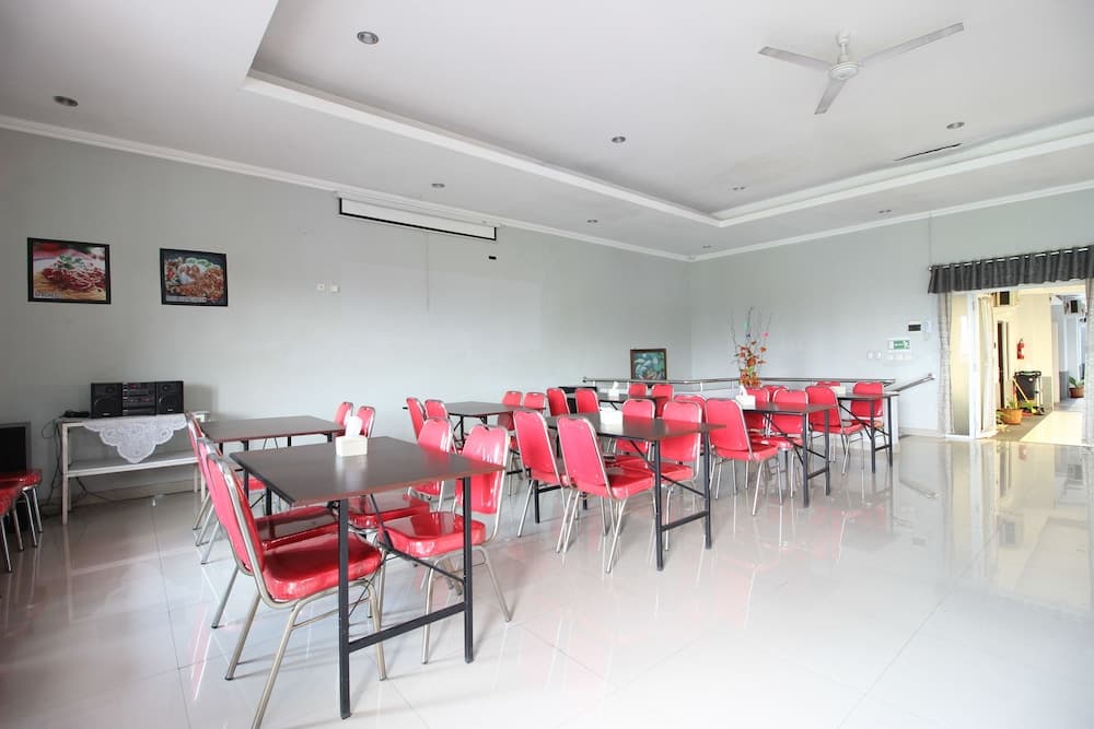 RedDoorz near STPN Jogja