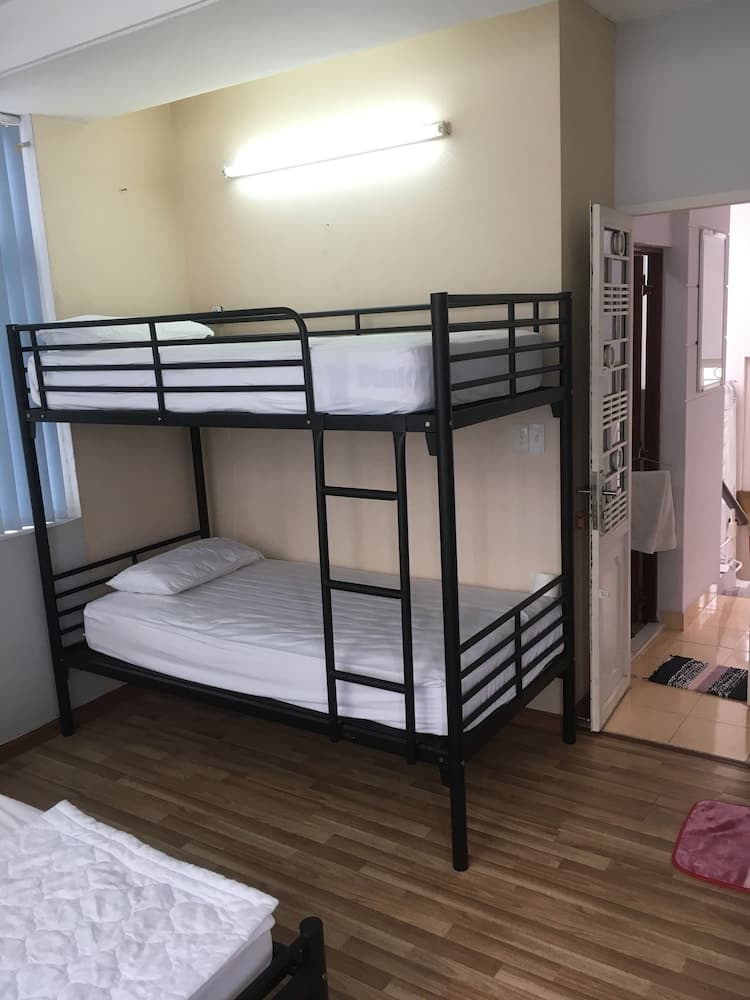 Drop By Saigon Hostel