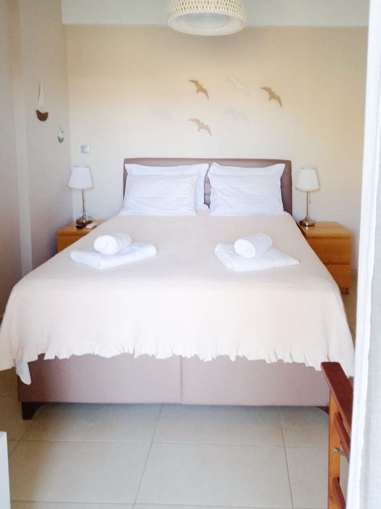 Elegant Maisonette Garden near Beach