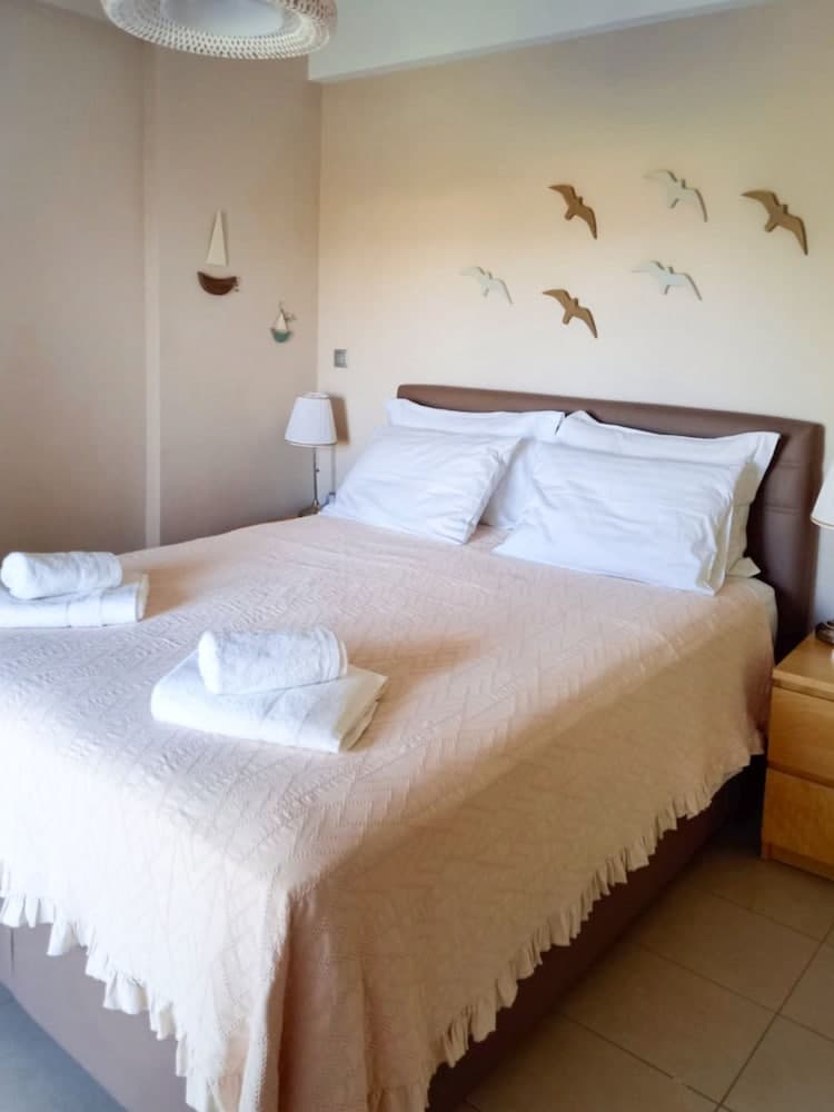 Elegant Maisonette Garden near Beach