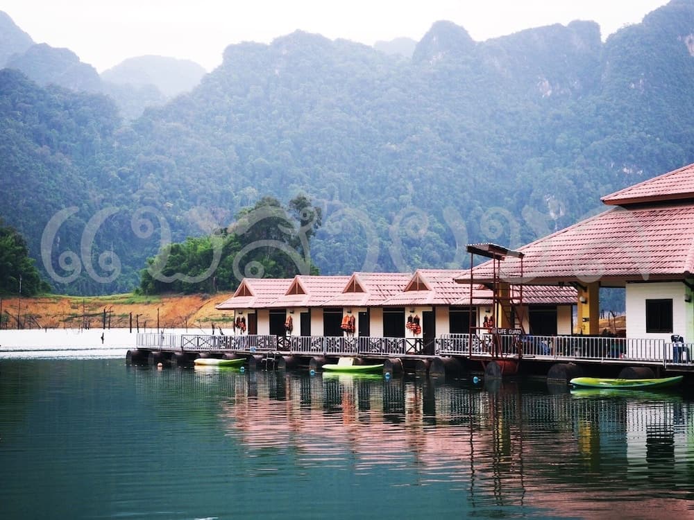 Saichol Floating Resort
