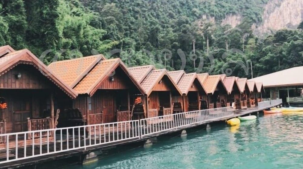 Saichol Floating Resort
