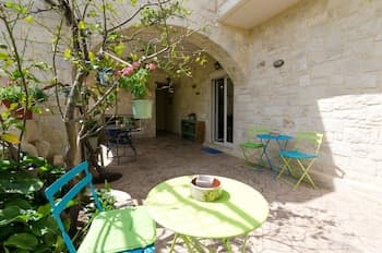 Skalani Stone Houses