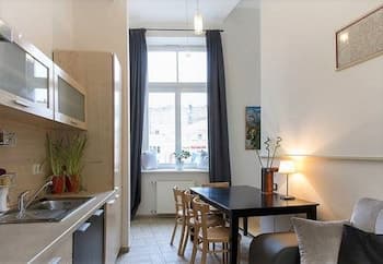 2 Bedroom Apartment near Town Hall