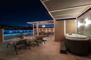 Dolphin Luxury Apartments