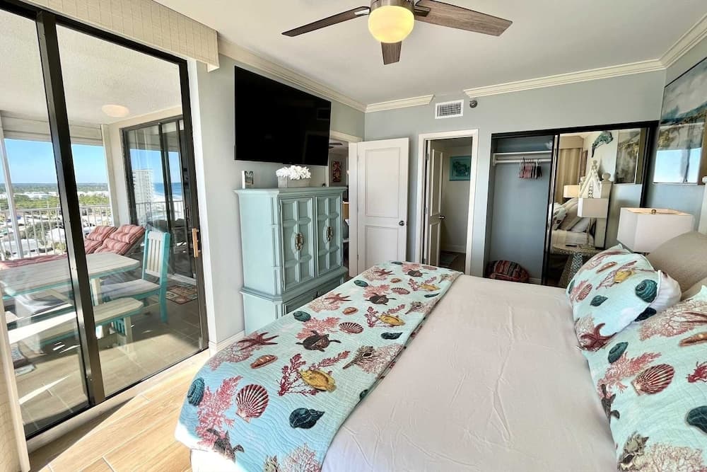 Shoalwater 1106 3 Bedroom Condo by RedAwning