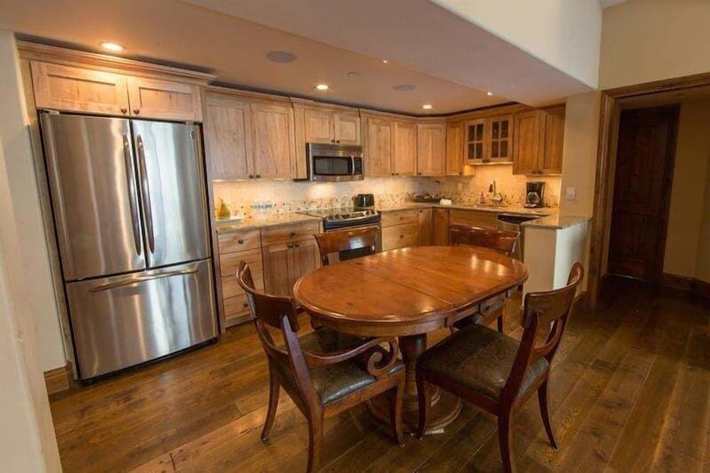 Condo with Onsite Pool & Hot Tub, Free WiFi & Garage Parking by RedAwning