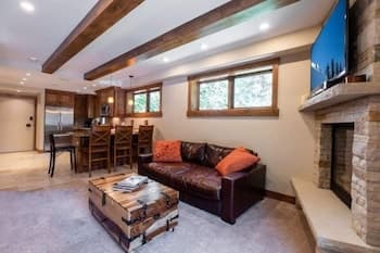 Villa Cortina 130 Condo Short Walk to Vail Village by RedAwning